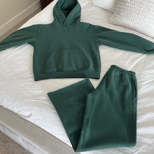 NWOT Aritzia Campus Green Sweatfleece Sweat Set